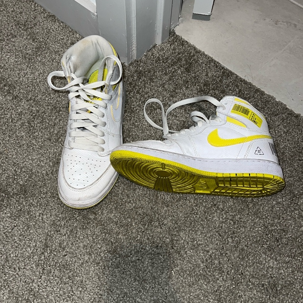 Air Jordan 1 Retro High OG ‘First Class Flight’ size 5.5Y/7 women’s